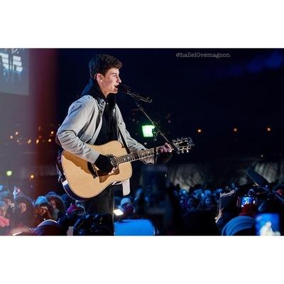 Lol ur not Shawn Mendes | 2/16 or 2/12 | Shawn and Hayes | instagram @shawnmdaily
