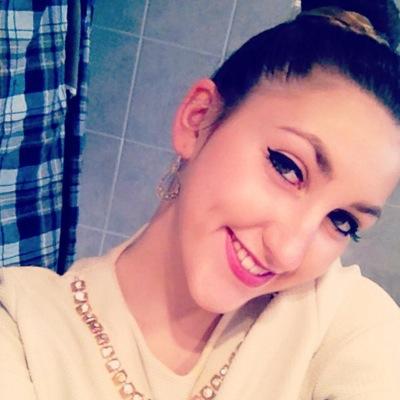 I'm @LauraTGOD, followed by @wizkhalifa on my old compt.. Insta: lauraa_kf   GET HIGH AND RELAX✌️