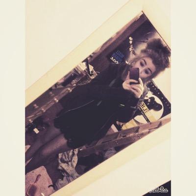 hello internet!! follow me and i'll follow you back :p just love boybands, what can ya do? ;)