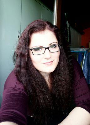 19 / Ich liebe Bücher, Musik, Kunst & Filme /Geschichtlich interessiert/Perfektionistin/ Verlobt