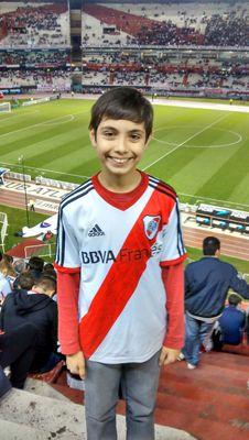 me llamo Tiziano Rodriguez,tengo 11 años,soy fanatico de River Plate y juego en el Club Agronomia Central