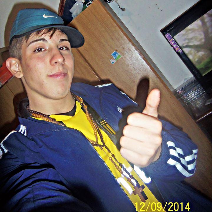 -'Con el tiempo todo se descubre; las mentiras mas ocultas, las razones mas ciertas y los amigos mas falsos'-. :3