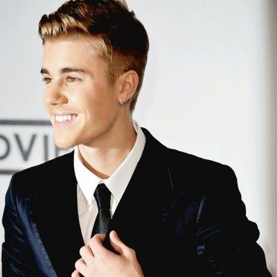 Projeto para ajudar o Bieber nas votações!