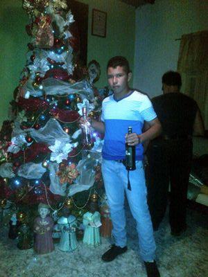 naci el 03/03/1999 me gustan los deportes juego futbol mi idolo es neymar♥♡ y juego béisbol mi idolo es felix hernandez ♥♡ mi wasa 04143844823