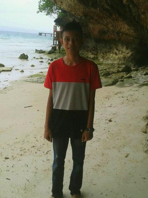 Saling berbagi berbalut dalam kasih Buka harapan pasti rangkul yang tertatih Asah asuh asih kian pasti Hidup pun masih terbuka tuk kita yang terlatih