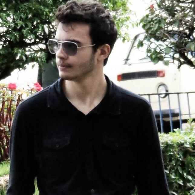 Qd t xamarem d gordo ñ ligue, vc é maior q td isso!