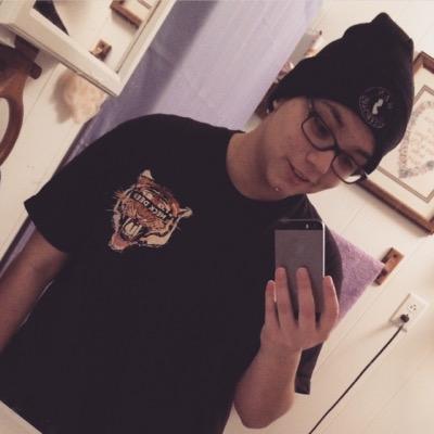 yourfagg0t's profile picture. hello, my name is halie. I like small venues and looking at the stars. I enjoy cheesy pick up lines and 80's films. you're beautiful so don't forget to smile.