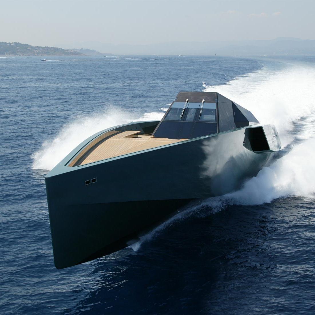 Hi, I'm the Yacht editor for http://t.co/IArwQp6ZmH. I follow all news regarding Luxury Yachts. Follow me and our main account @DestinationLux