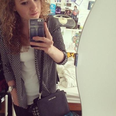 bethyrowe24's profile picture. 