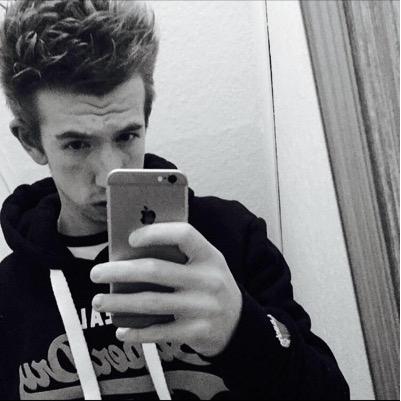 decjacksonn's profile picture. 