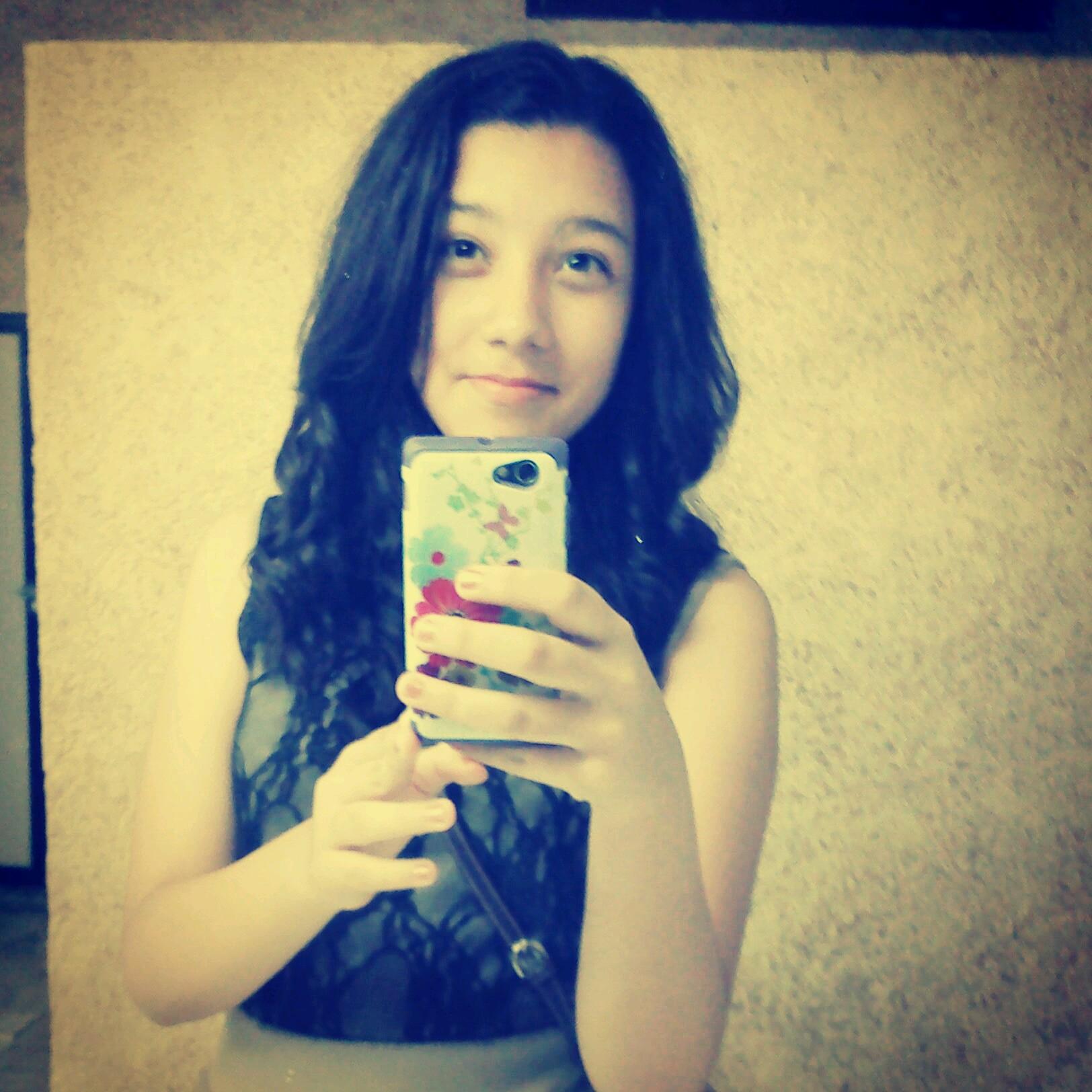 me gusta dibujar, leer ,y bailar ah y amo a CD9 los amoooo :) :)