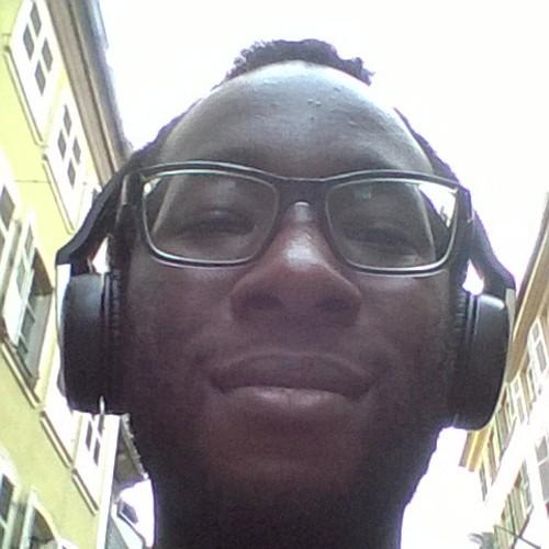 Jeune homme toujours en quête d'actualité, qui aime analyser ce (et ceux) qui l'entoure, jamais avare d'un bot mot ou d'un trait d'esprit!!