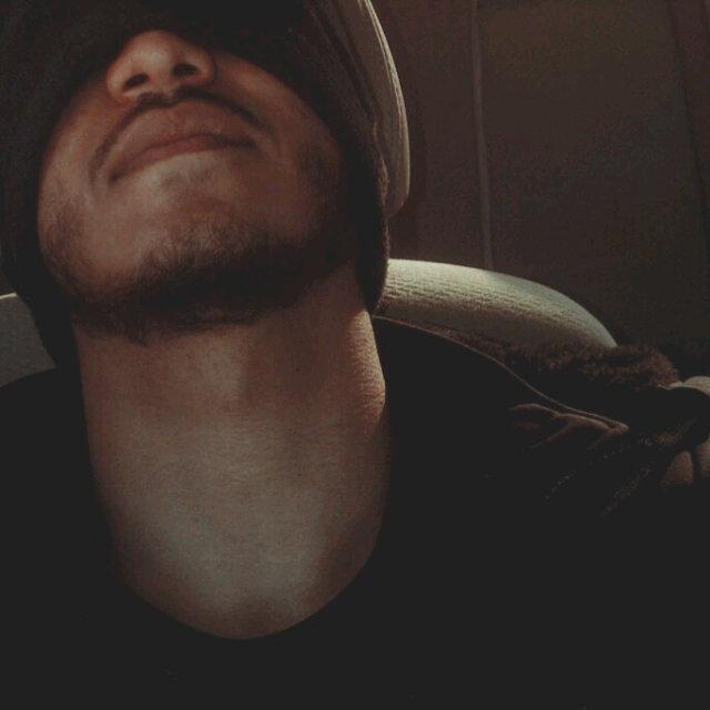 انسان مثلي مثلك ولدت في تسعة شهور  انسان على قد حالي - اتعب - اتمنى - اريد  لاكن الله يفعل ما يريد ❤️ من عشاق التمثيل• واحب الميانه واحب الابتسامة ❤️❤️