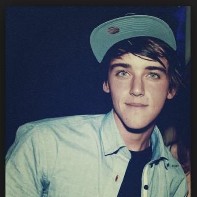 beausgotcake's profile picture. 