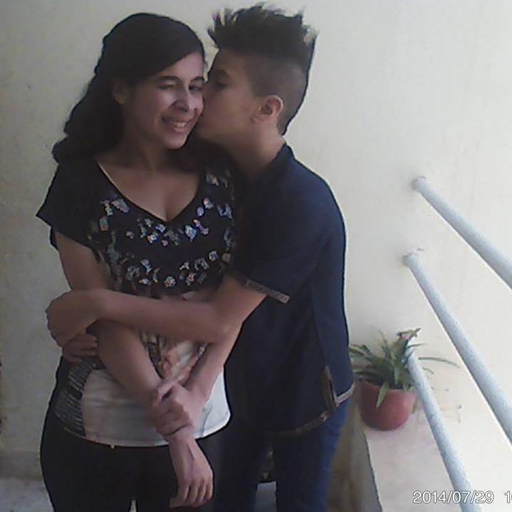 i'm a boylieber @houyamit is belieber girl  she is my sister ( we have a wonder belieber story ) our dream get justin's follows