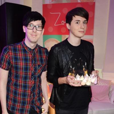 welovethephans's profile picture. DM me compliments about people in the phandom, they can be anon or not :)