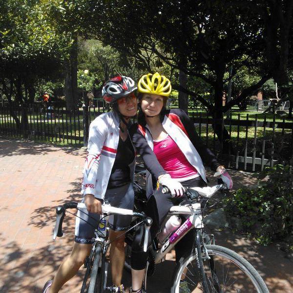 actriz egresada del teatro libre, apasionada de la bicicleta y las montañas.