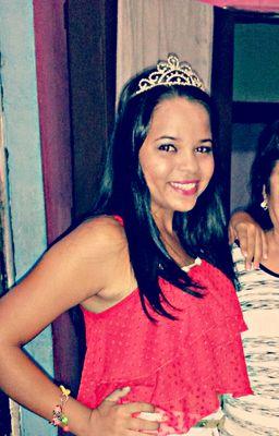 ♡ Quando a gente ama,
Simplesmente ama
É impossível explicar
Quando a gente ama
Simplesmente ama! ♡
