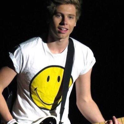 free follow from @kinkywithlrh :-)