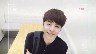 FOLLOW @kookie_panda08 !! don't followback this account! she's a kpopper and YGstan! lovelots..