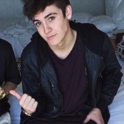 sam wilkinson is my life
Vine:Sam wilkinson edit 
Idk why it's so hard to get noticed by sam on vine