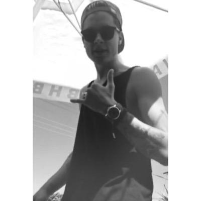 tweet//dm for a layout