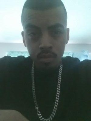Iamsingle n iamfreak ilove pussy n eating it lol well istay in pacoima818 southerncalifornia