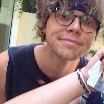 hi cutie, go follow @deepthroatmuke and ask for a follow back
