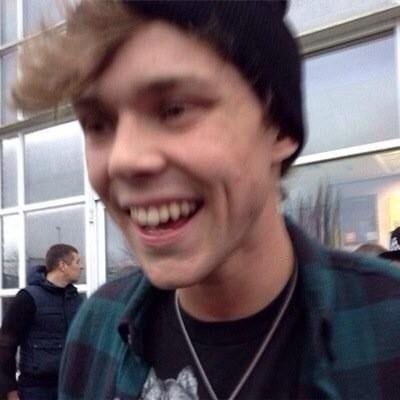 hi cutie, go follow @deepthroatmuke and ask for a follow back