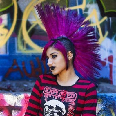 Alt model in LA. Bass. I like punk, ska, metal & psycho/rockabilly music! Insagram: lady_malevolence Profile picture by Ace of Hearts Photography