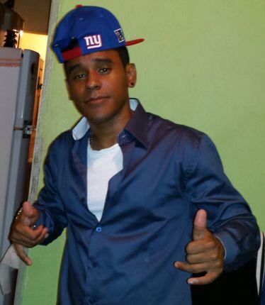Menino tímido no começo mas,quando ganha amizade me relaciono bem.
Sou legal e bem extrovertido! !