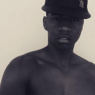 MelodyMagoo's profile picture. Magoo Melody
Cantor e Compositor  de Funk Pop