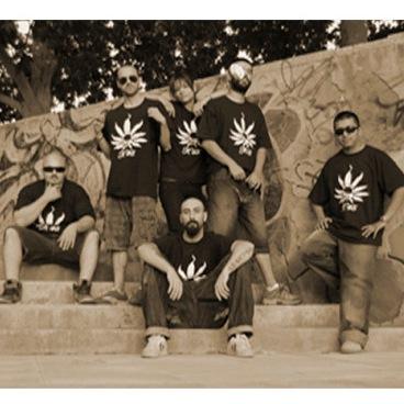 NACIDO EN MICHOACAN, MEXICO Y CRIADO  EN ZARAGOZA, ESTE RAPERO QUE PERTENECE AL SELLO INDEPENDIENTE INSERT JOINT RECORDS, OFRECE UN ESTILO QUE DARA JUEGO.