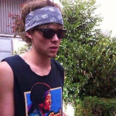 hi cutie, go follow @deepthroatmuke and ask for a follow back