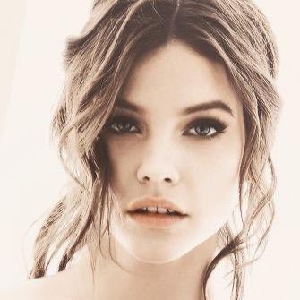 'A Queen from the secret kingdom of the North. A powerful kingdom that has managed to keep hidden all these years. It is now revealed.' 18+ #Single #LOTR/Hobbit