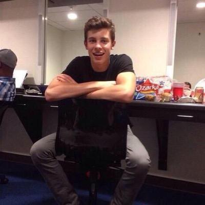 I gave you a free follow, so can you follow @pleasingmendes