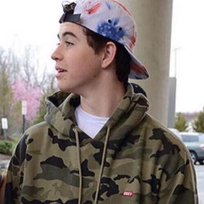 follow @quitenash plus turn on her notifications for a dm to nash grier ☺️