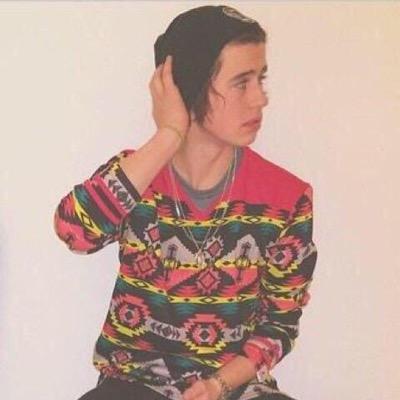 follow @quitenash plus turn on her notifications for a dm to nash grier ☺️