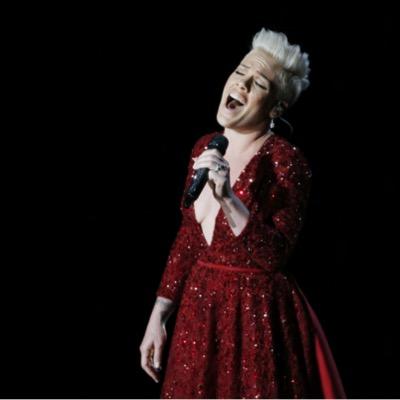 alecialegend's profile picture. Don't like P!nk? 

Go eat a Snickers... 

You're not you when your hungry