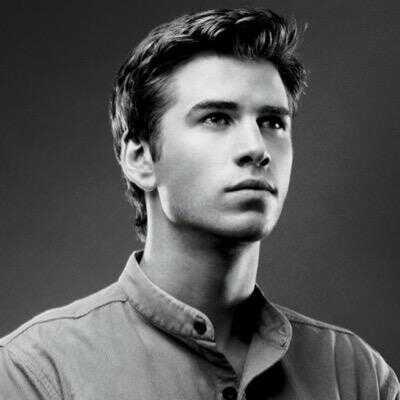 I don’t play Snow’s game. Rebel of 12. @RebelCressy is mine  [/thg/RP]