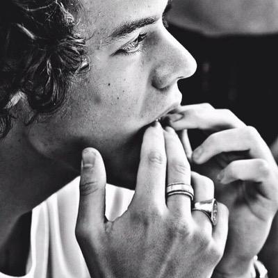 @cupcake_harryyx just gave you a free follow so go follow her (: