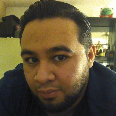 just a cool guy with a taste on comics , movies and music :)