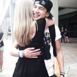 dm me ur calum goals & mg pics!