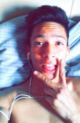 Rivasfraa's profile picture. 19 years old Salvadorian single ? idk