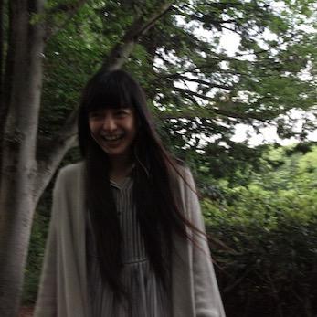 やっとtwitter初めて見ました☆ 写真を撮っています。