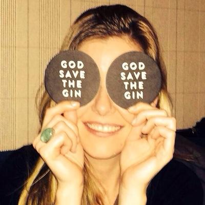 maria_ggd's profile picture. Letting in everything that makes me smile and my heart race. Anything else is clearly marked with the exit/salida sign 🎈