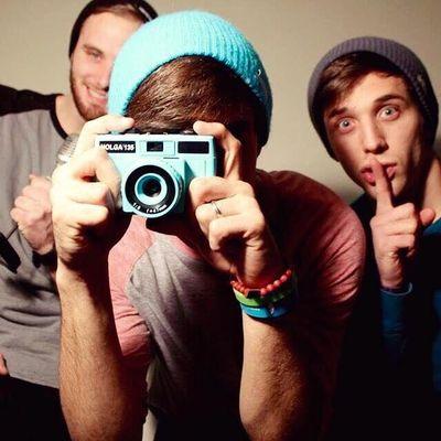 ♥ saving apollo ♥ 3/3+band acc♥ first portuguese acc supporting @savingapollo ♥ follow my main acc @triz_5sos
