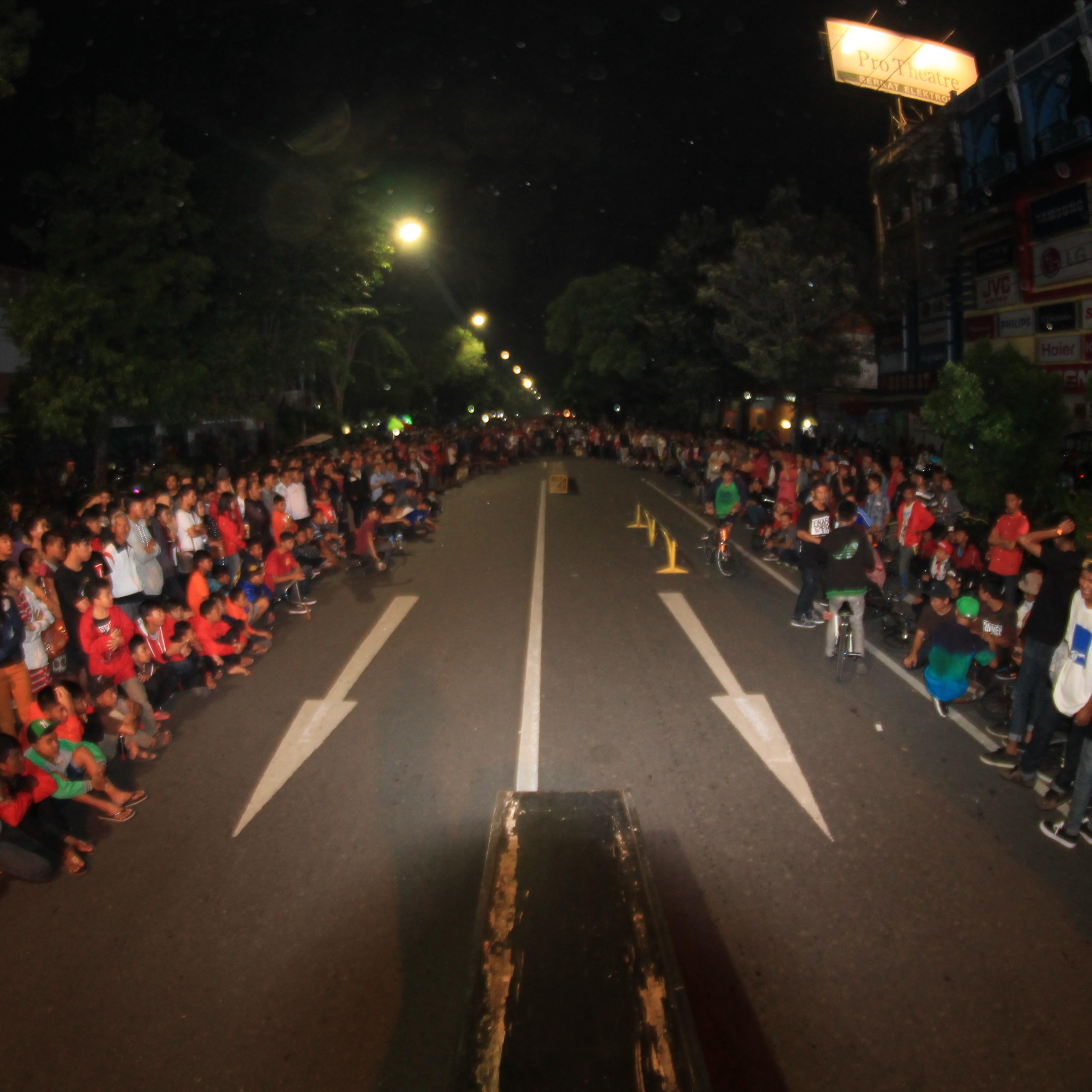 JL.Bungur V No 7B Punggawan/Bromantakan Surakarta Indonesia
Manager : Ainot
Cp : 08562827466
Pin : 7f3e02b7
email : bmxsurakarta@gmail.com