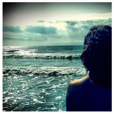 microrelatate's profile picture. Periodista. Por las mañanas escribo #noticias. A todas horas, #microcuentos. ¡Shhhhhh! Minificcionista trabajando.