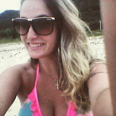 Fala pra tua tristeza que Deus ama o teu sorriso.